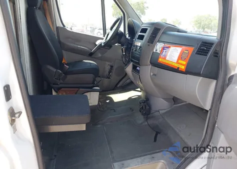 2015 Mercedes-Benz Sprinter 2500 High Roof из США, поврежденный, VIN WD3PE8DB4FP127306